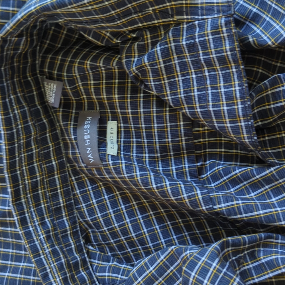 Van Heusen Men's medium dress shirt - Picture 2 of 6